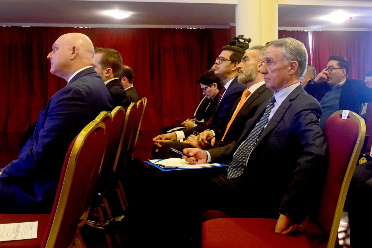 MinInterior's tweet photo. Si el crimen organizado cruza fronteras, la respuesta también debe coordinarse entre países.

Compartir información y fortalecer la #cooperaciónfronteriza son prioridades de la agenda de seguridad que impulsa #Uruguay en el @mercosur. https://t.co/sBEj7MXh9v