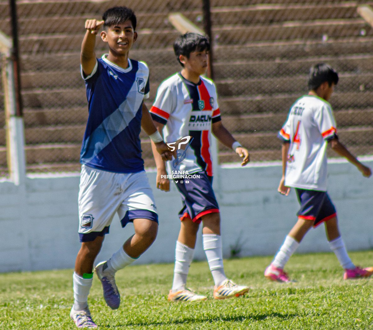 SiempreConVosJA's tweet photo. #DivisionesMenores🏆 | #CopaDeOro

[Fecha 4]

📌 6ta: #JuventudAntoniana 9 - #CEDI 0.

⚽ (Benjamín Farfán x2 / Mateo Cortéz  x2 / Nahuel Carral / Julio Pérez x2 / Gastón Sandoval / Luciano Morales)

#VαɱσʂAɳƚσɳιαɳσ💪 https://t.co/puZ1EBRRY8