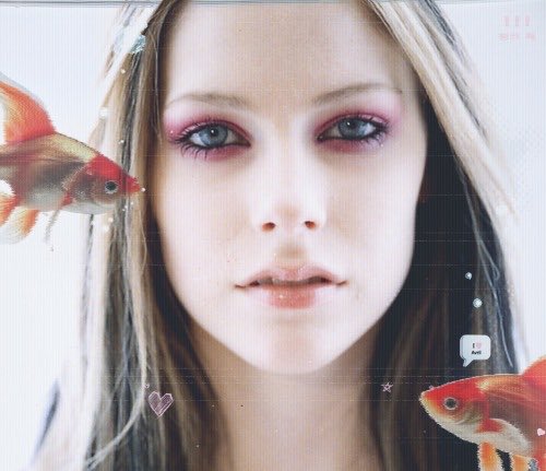 OldInternetFeel's tweet photo. Avril Lavigne, 2004 https://t.co/s01rXPmSGl