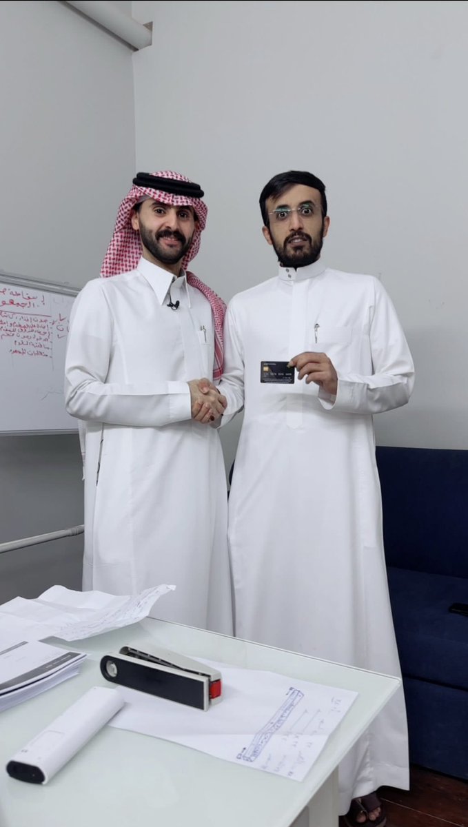 riiiyi11's tweet photo. كفووو فهدد بايع على هادي البطاقه   
#رحلة_المليون68 #هادي_كويع https://t.co/JqFDeq8xFF