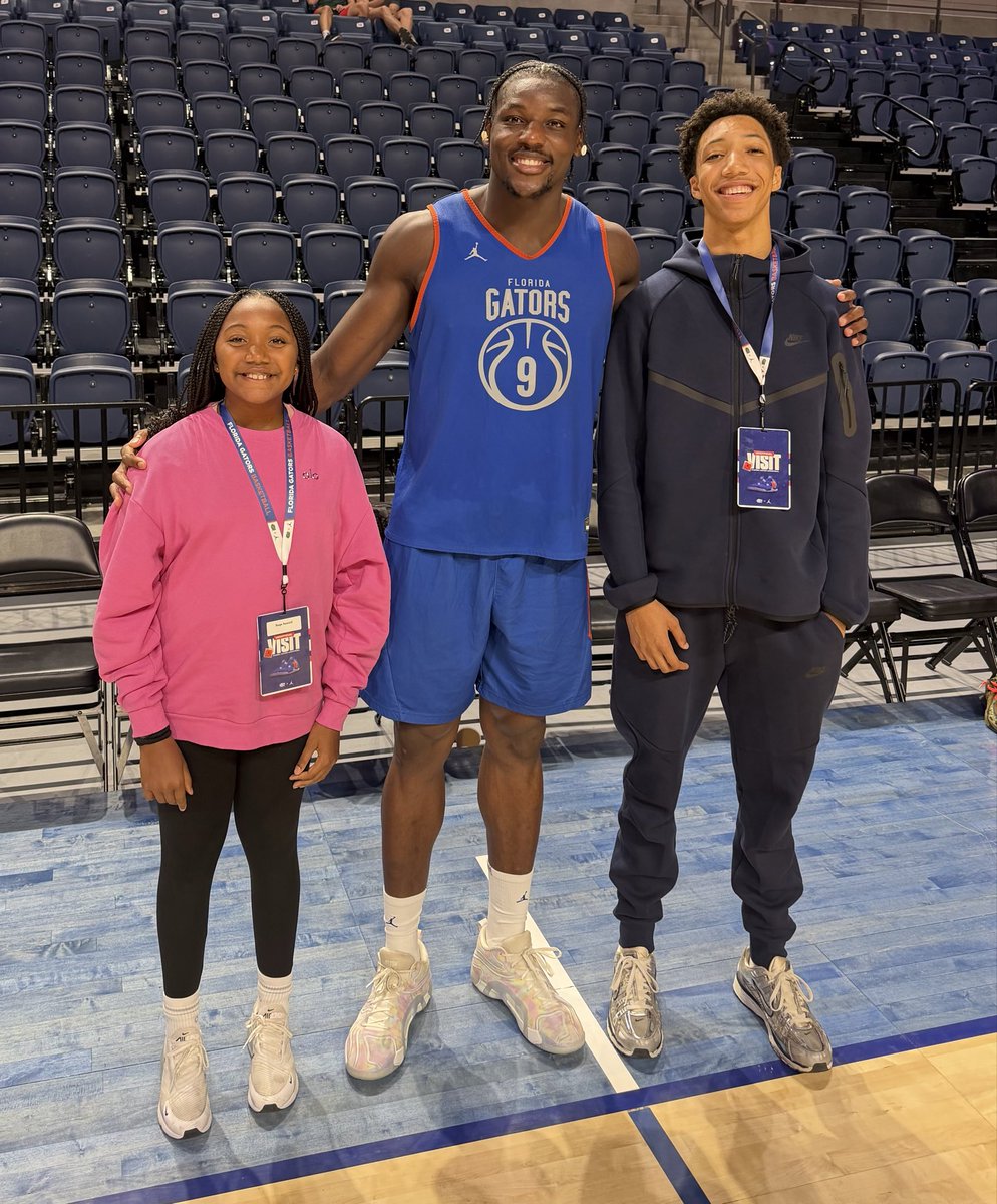 mikesorrell2029's tweet photo. Thank you, @CarlinHartmanUF and the @GatorsMBK staff for the opportunity to learn about the school and program. My family and I had a great time. Good luck this season. @CHendersonESD @michaelsorrell @Ani_Umana @3dHoopsAcademy @TheCircuit @PRO16League @TexasHoopsGASO @PrepHoopsTX https://t.co/DJBpZpQpwc