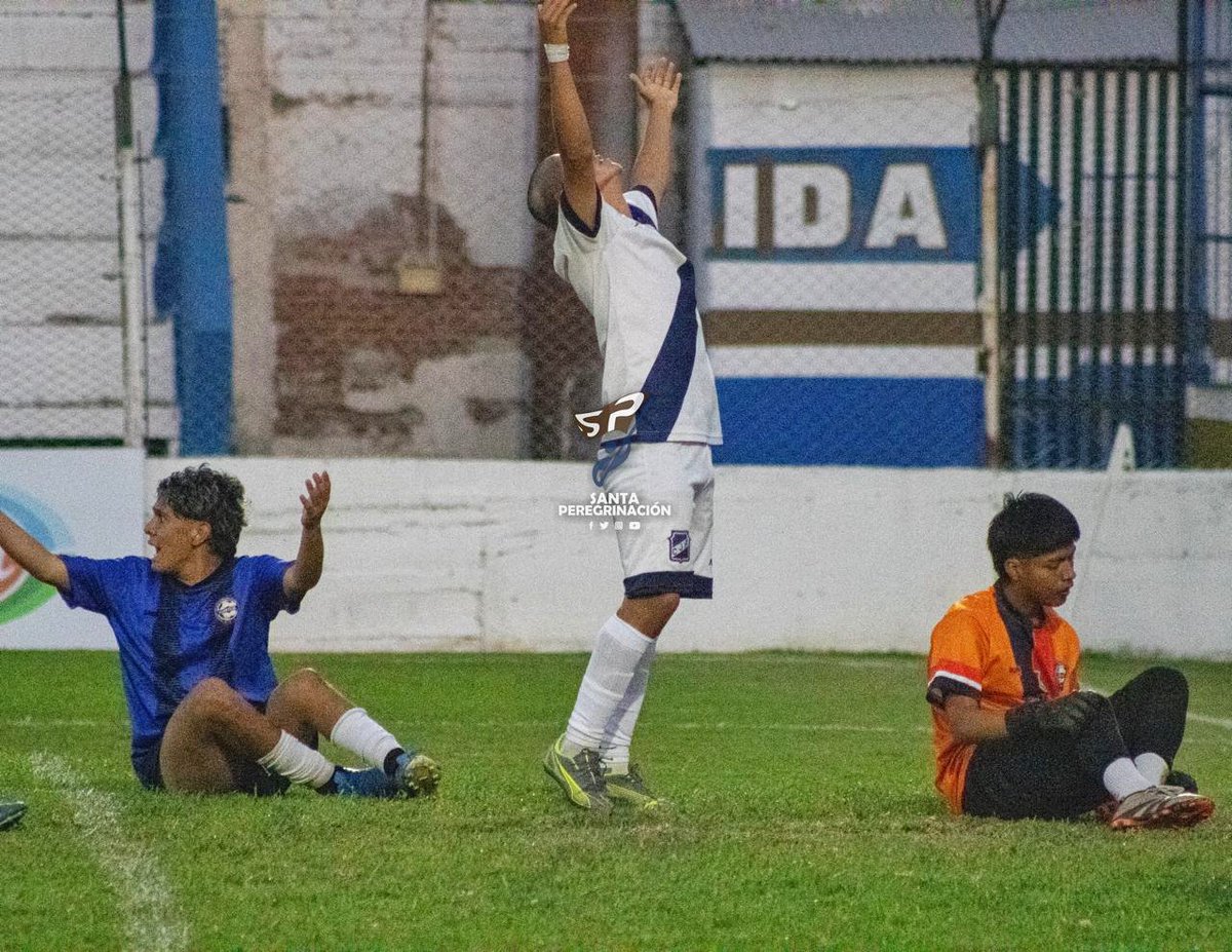 SiempreConVosJA's tweet photo. #DivisionesMenores🏆 | #CopaDeOro

[Fecha 4]

📌 3ra: #JuventudAntoniana 5 - #CEDI 0.

⚽ (Thiago Moya / Luciano Leiva x3 / Luis Plaza)

#VαɱσʂAɳƚσɳιαɳσ💪 https://t.co/AQZIAwzDj9