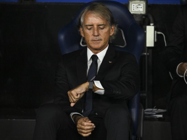 Azuri99's tweet photo. مانشيني : انتظروا ايطاليا خلال عام فقط 🇮🇹🔵👍 https://t.co/DdA3AnwkxH