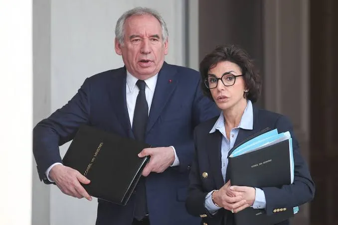 GrandserreSylv1's tweet photo. 2 ans de prison (sursis)
50 000 € d’amende
3 ans d’inéligibilité (sursis) 
requis contre l'ex premier ministre #Bayrou

4 ans de prison (2 ferme)
5 ans d’inéligibilité
interdiction de la fonction publique
requis contre la sarko-macroniste #Dati.

Et ces gens nous gouvernent ? https://t.co/Mb9nYEytki