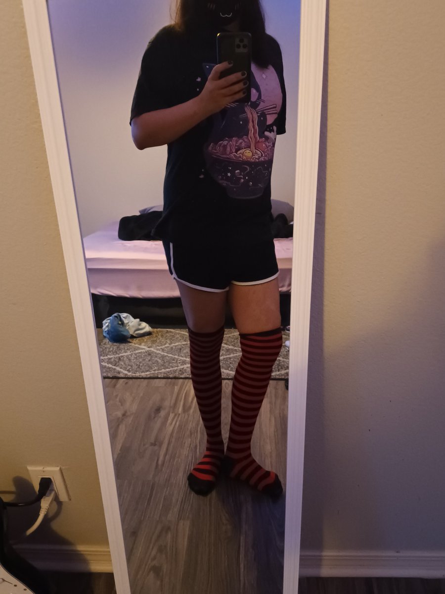 musequinox's tweet photo. Finally got a new mirror (⁠≧⁠▽⁠≦⁠).                      #femboy #twink #thighs #bi #fyp https://t.co/wCC9ihaDu4