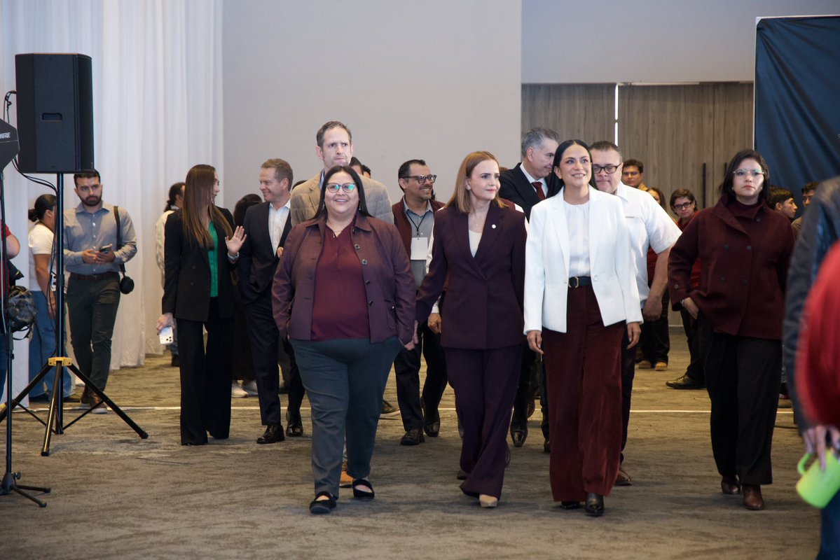CitlaHM's tweet photo. Más mujeres organizando, tomando decisiones y encabezando los grandes retos de nuestro país ✊🏽 

Felicidades a @claraluzflores, nueva Coordinadora Estatal de Defensa de la Transformación y la Soberanía Nacional en Nuevo León. 

¡Que no pare la transformación! 💜 https://t.co/MoVdAI0Ao1