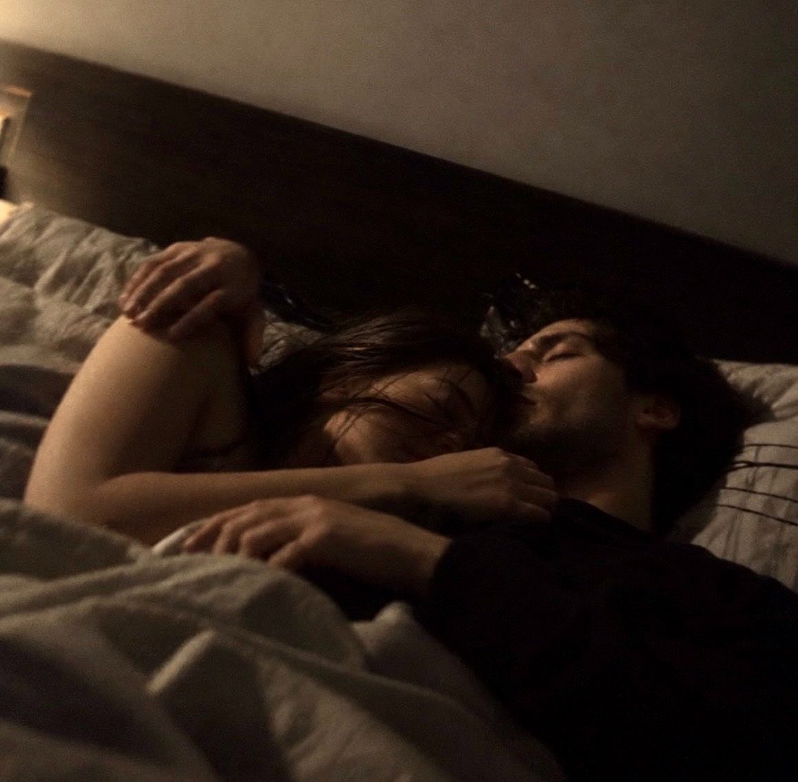 mar1yaah's tweet photo. I wishh I could copyy and pastee youu straight into my bed, pull you so close there’s no space left between us, bury my face in your chest, and just disappear into your warmth—breathing in your scent, listening to your heartbeat, and slowly falling asleep in your arms. 😭💤💋🤍🫂 https://t.co/tNSOuwkyIe