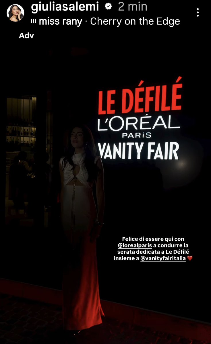 Emmanuel99on's tweet photo. #sophiecodegoni #prelemi 
C’è chi va alla Parigi fashion week e sfila in passerella e chi invece, dopo anni da pseudo #influencer... è ancora in giro a fare le pagliacciate con ragazzette che hanno 30/40 mila followers 🤣🤣🤣🤣🤣🤣🤣🤣🤣🤣🤣🤣
Trova le differenze 😅 https://t.co/6QJyVC1aWi
