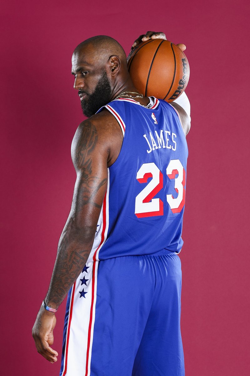 Complex's tweet photo. First look at LeBron James as a Philadelphia 76er 📷 https://t.co/tPfeqrkviL