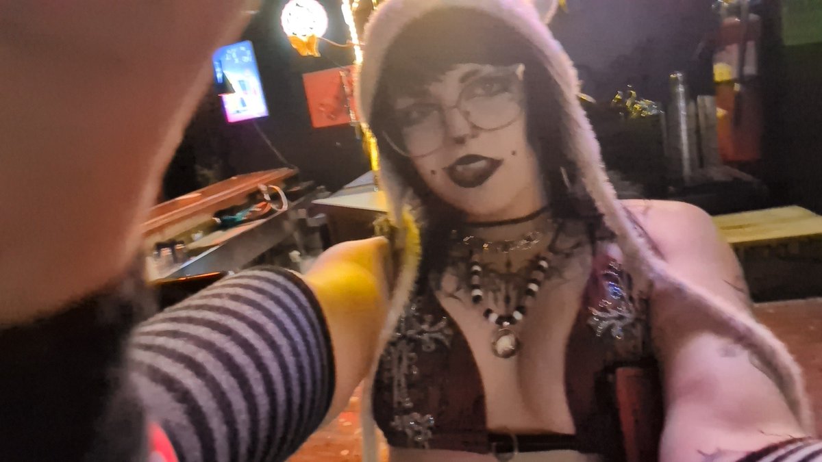 jennLumm's tweet photo. Went to rave https://t.co/8nZ3MGF0fE