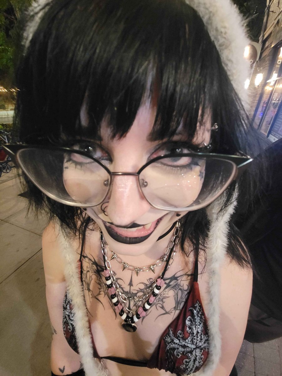 jennLumm's tweet photo. Went to rave https://t.co/8nZ3MGF0fE