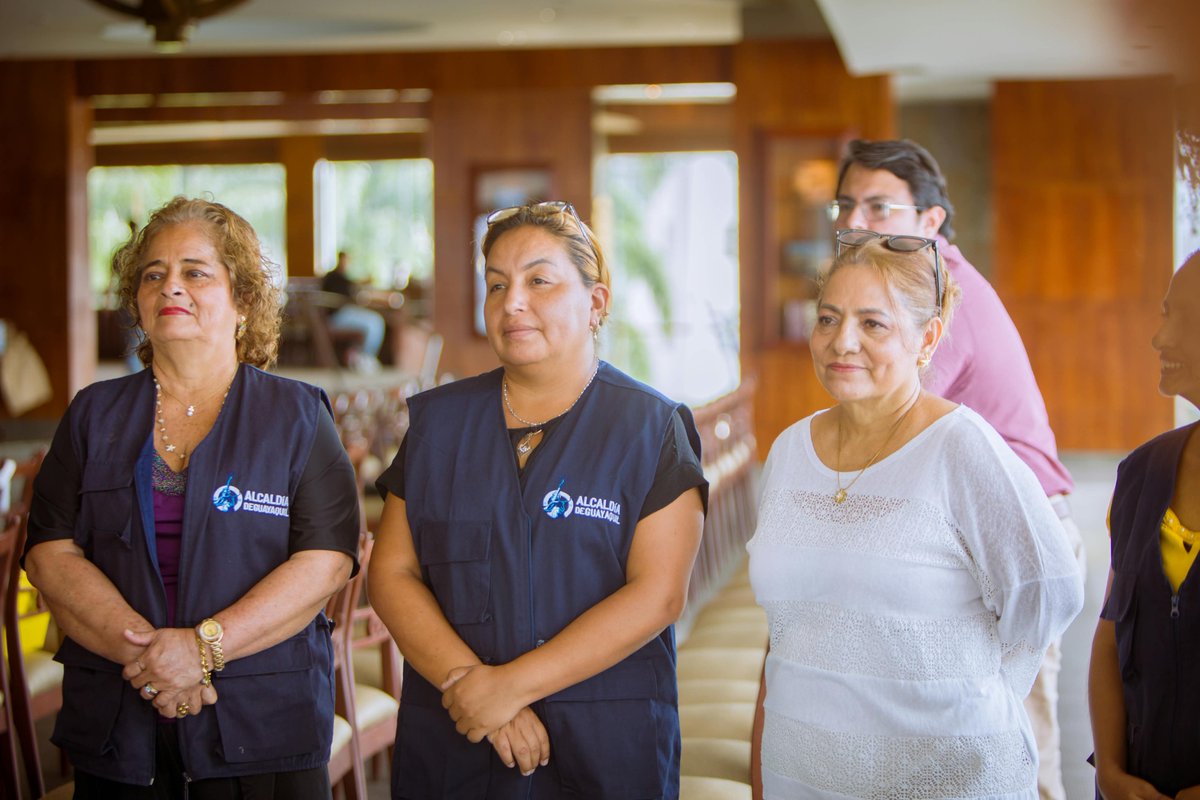 segura_ep's tweet photo. Desde la Gerencia de Reconstrucción del Tejido Social de #SeguraEP, impulsamos espacios de formación dirigidos a las integrantes de la Red de Mujeres Constructoras de Paz y a las usuarias de nuestros Centros de Equidad y Justicia. 

En esta ocasión, junto a FUNDER, desarrollamos una capacitación financiera que brinda herramientas prácticas para aprender a manejar responsablemente nuestras finanzas, planificar nuestros recursos y tomar mejores decisiones económicas.

Porque fortalecer los conocimientos también significa fortalecer la autonomía, generar oportunidades y construir proyectos de vida con mayores posibilidades.

#GuayaquilNoSeDetiene
#AquiEstamos
#AquilesCumplimos