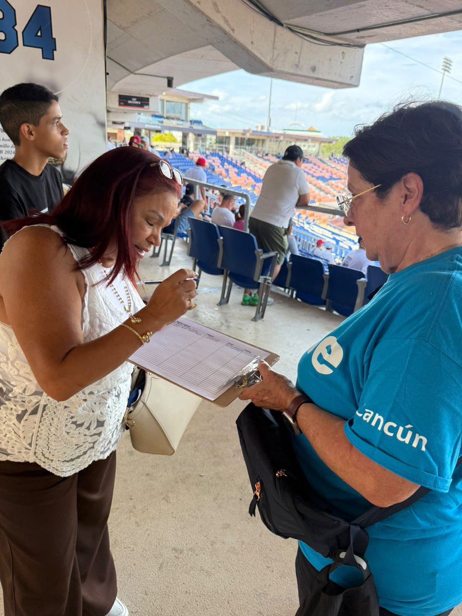 vente_mundo's tweet photo. 📍🇲🇽🇻🇪 Desde Cancún seguimos organizándonos.
Nuestro equipo realizó una jornada de captación de voluntarios para crecer, fortalecer nuestra organización y prepararnos para lo que viene.🗳️
Cada persona suma. ¡Seguimos, por Venezuela #HastaElFinal! https://t.co/Euo8jHNvk3