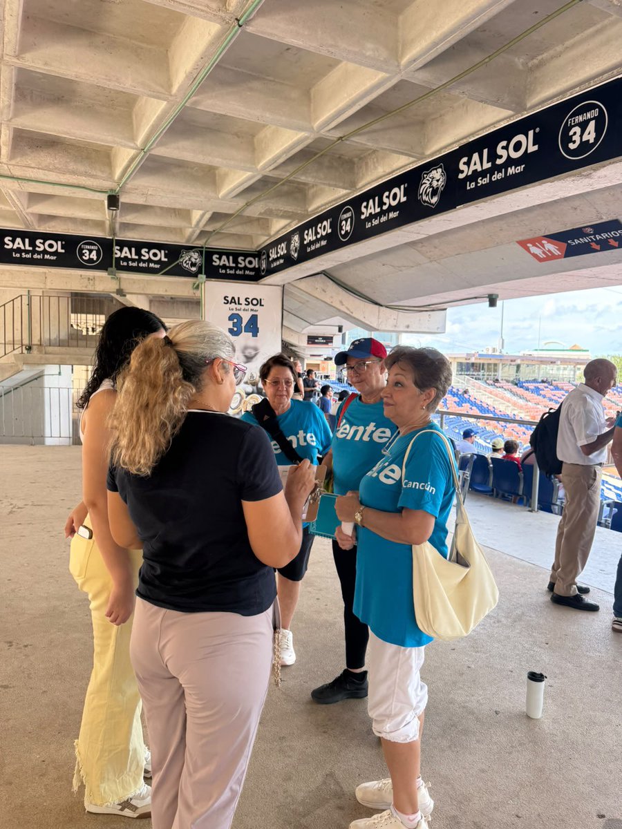vente_mundo's tweet photo. 📍🇲🇽🇻🇪 Desde Cancún seguimos organizándonos.
Nuestro equipo realizó una jornada de captación de voluntarios para crecer, fortalecer nuestra organización y prepararnos para lo que viene.🗳️
Cada persona suma. ¡Seguimos, por Venezuela #HastaElFinal! https://t.co/Euo8jHNvk3