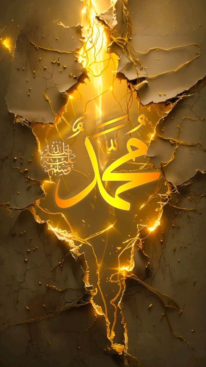 itx_skmalik's tweet photo. #حکم_نبیﷺ_راہ_نجات 
#سرمایہ_زیست
بقیہ
البخاری 4677

چنانچہ لوگوں نے ہم سے بات چیت کرنا چھوڑ دیا۔ میں اسی حالت میں ٹھہرا رہا۔ معاملہ بہت طول پکڑتا جا رہا تھا۔ ادھر میری نظر میں سب سے اہم معاملہ یہ تھا کہ اگر کہیں  ( اس عرصہ میں )  میں مر گیا تو آپ صلی اللہ علیہ وسلم مجھ پر نماز جنازہ نہیں پڑھائیں گے یا آپ صلی اللہ علیہ وسلم دنیا سے پردہ فرما گئے تو  لوگوں کا یہی طرز عمل میرے ساتھ پھر ہمیشہ کے لیے باقی رہ جائے گا، نہ مجھ سے کوئی گفتگو کرے گا اور نہ مجھ پر نماز جنازہ پڑھے گا۔ آخر اللہ تعالیٰ نے ہماری توبہ کی بشارت آپ صلی اللہ علیہ وسلم پر اس وقت نازل کی جب رات کا آخری تہائی حصہ باقی رہ گیا تھا۔ آپ صلی اللہ علیہ وسلم اس وقت ام سلمہ رضی اللہ عنہا کے گھر میں تشریف رکھتے تھے۔  ام سلمہ رضی اللہ عنہا کا مجھ پر بڑا احسان و کرم تھا اور وہ میری مدد کیا کرتی تھیں۔ آپ صلی اللہ علیہ وسلم نے فرمایا کہ ام سلمہ! کعب کی توبہ قبول ہو گئی۔ انہوں نے عرض کیا۔ پھر میں ان کے یہاں کسی کو بھیج کر یہ خوشخبری نہ پہنچوا دوں؟  آپ صلی اللہ علیہ وسلم نے فرمایا کہ یہ خبر سنتے ہی لوگ جمع ہو جائیں گے اور ساری رات تمہیں سونے نہیں دیں گے۔ چنانچہ نبی کریم صلی اللہ علیہ وسلم نے فجر کی نماز پڑھنے کے بعد بتایا کہ اللہ نے ہم تینوں کی توبہ قبول کر لی ہے۔
جاری
9
@

#اردو_زبان  #tdr_now  #skmalik