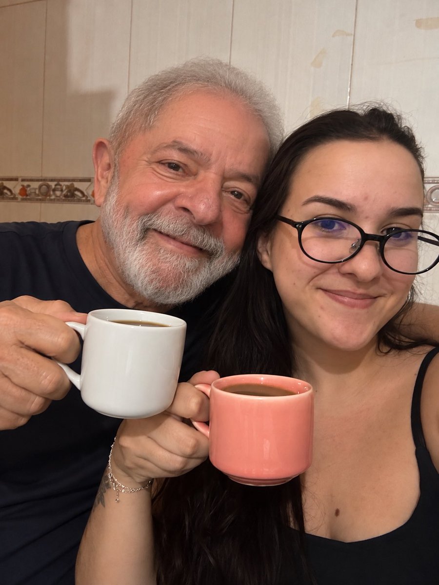 viciadaembrecho's tweet photo. Aqui tomando café meu meu presidente https://t.co/ypCwVwC5Ya