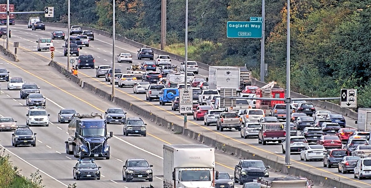 DriveBC's tweet photo. ⚠️#BCHwy1 - Eastbound stalled vehicle before Gaglardi Way has the left lane blocked. Crews are en route. #Burnaby https://t.co/gbAr7BcGOy