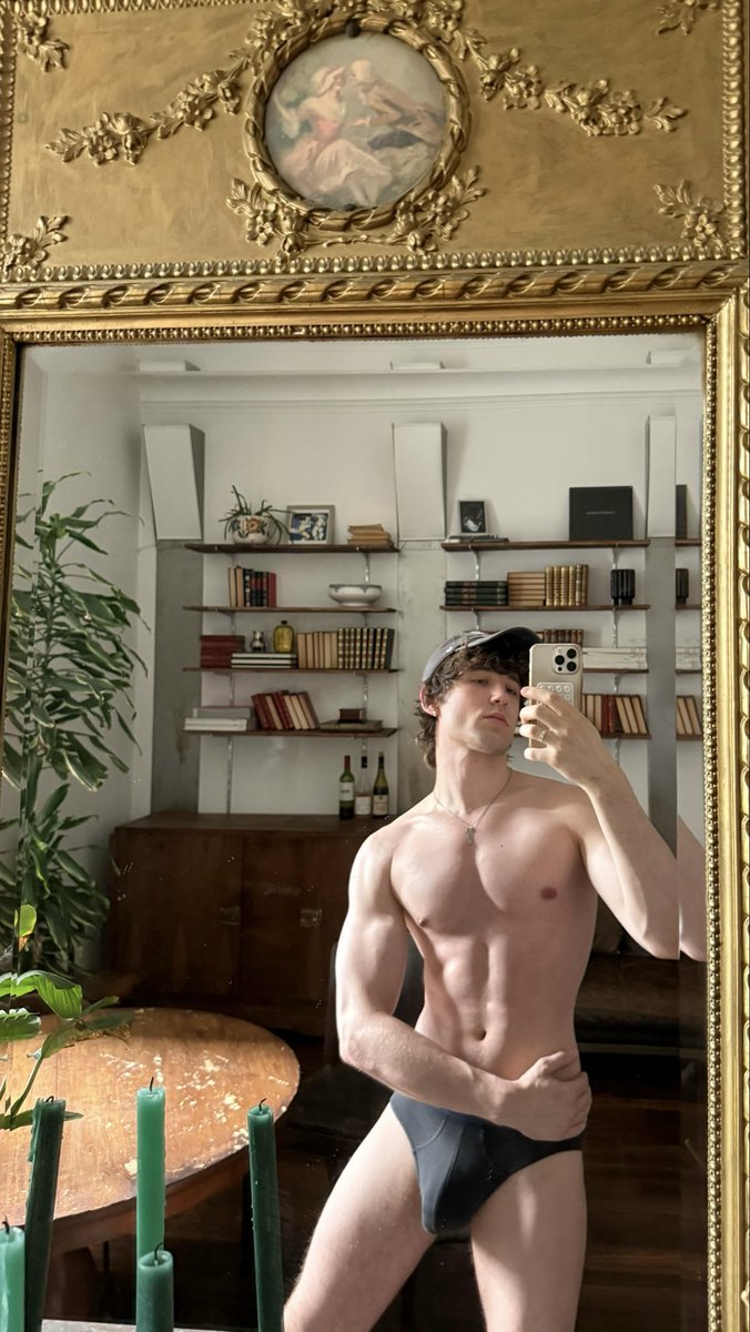 Mat190701's tweet photo. My paris apartment. What do you think? https://t.co/9tz1yy9rXZ