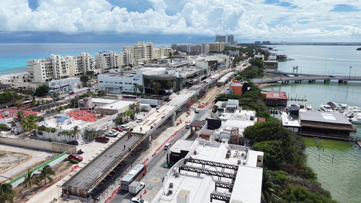 faronoticiasqr's tweet photo. 🥱 #AVISO // Armate de paciencia, los trabajos del #distribuidorvial del #PuenteNichupte continuarán hasta fin de año. La gobernadora Mara Lezama informó avance del 70% de la obra que se realiza en la #zonahotelera
https://t.co/l0kiWu6YBG https://t.co/Jwcmcg0r4P