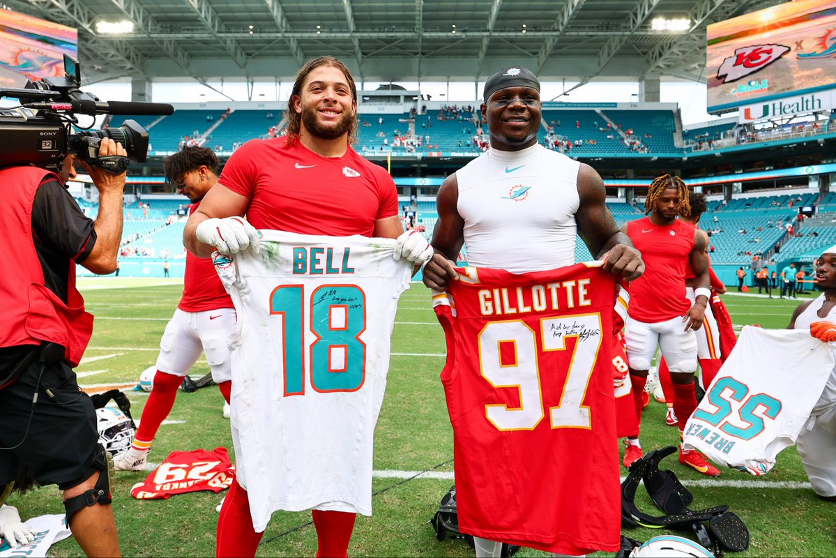 VGillotte's tweet photo. Louisville Cardinals for life!!! ❤️🖤
#L1C4 #nfl 
@LouisvilleFB @GoCards https://t.co/MyBj5NRY4I