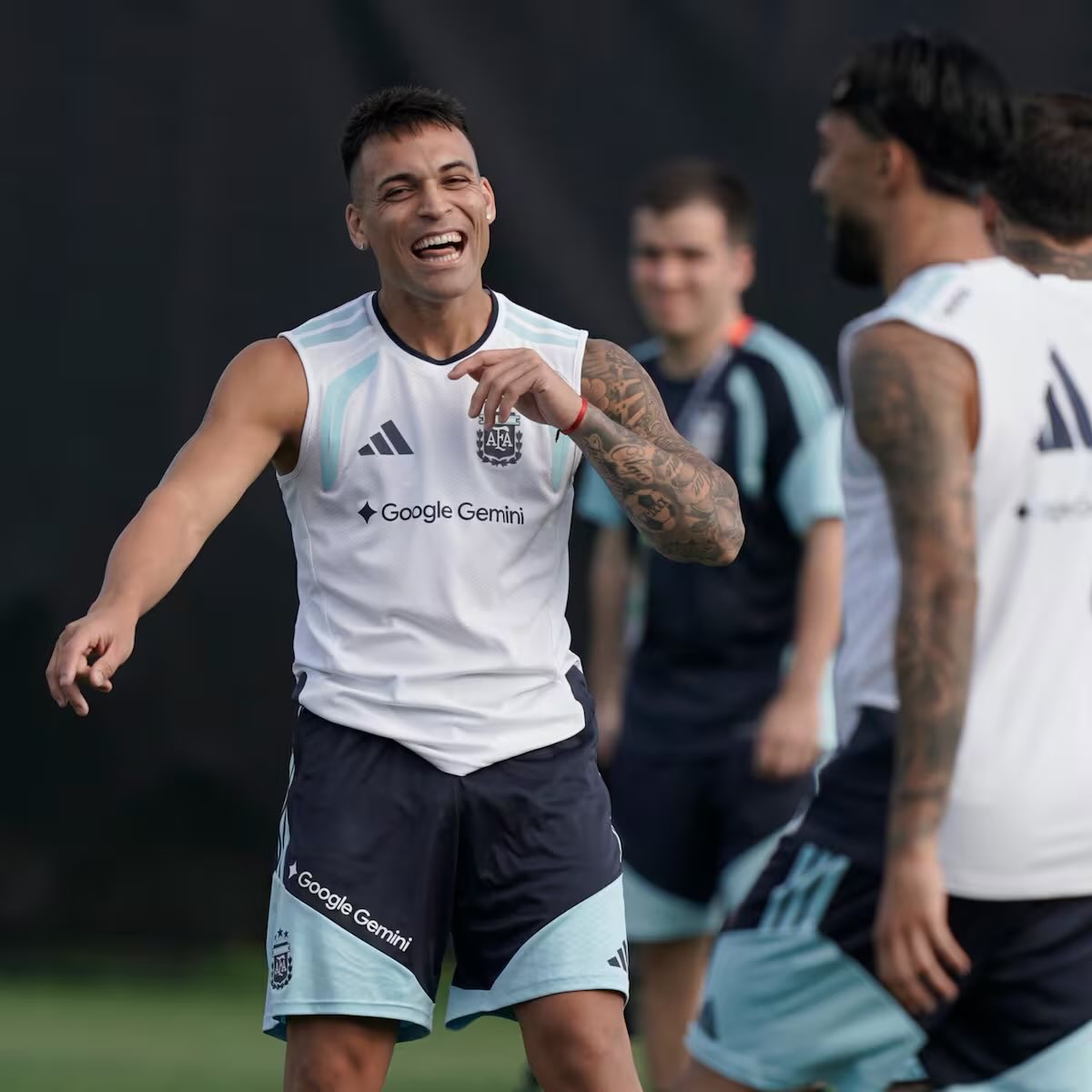 LautaritoPic's tweet photo. Día 70 esperando que Lautaro vuelva a Racing https://t.co/kBXgsDVex5