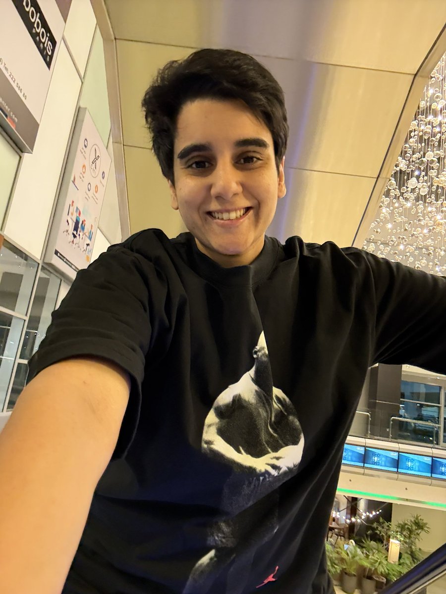 Reemo383's tweet photo. يوم جميل .. قضيت فيه بعض الأشغال وختمته ب عشاء جميل مع الأصدقاء 👌✅

#kuwaitcity #reemalmannaie https://t.co/2GAXLGHlwa