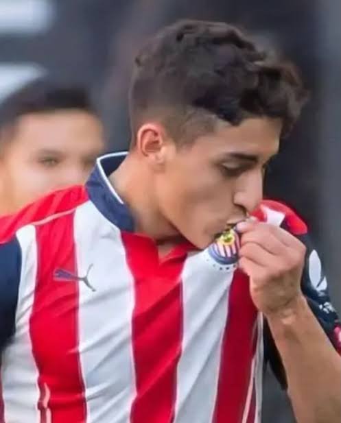 Nico13V's tweet photo. Santi Sandoval después de darnos la victoria en el Clásico Tapatio. https://t.co/zWFHsSRE2P