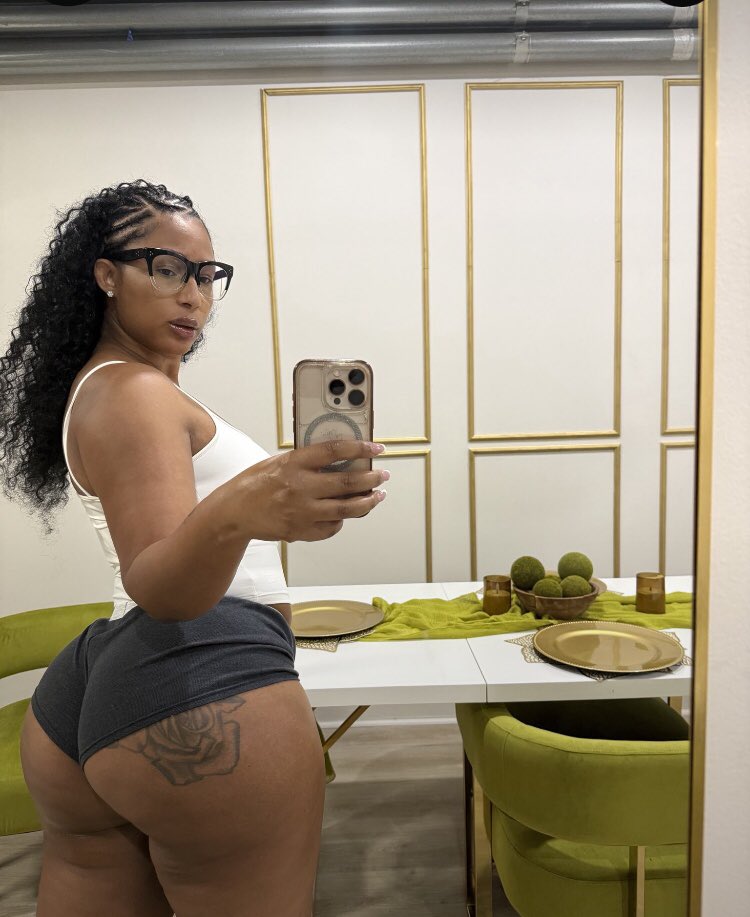 veraehp's tweet photo. Chocolate 🍫🥵❤️ https://t.co/xT66Wm4ExY