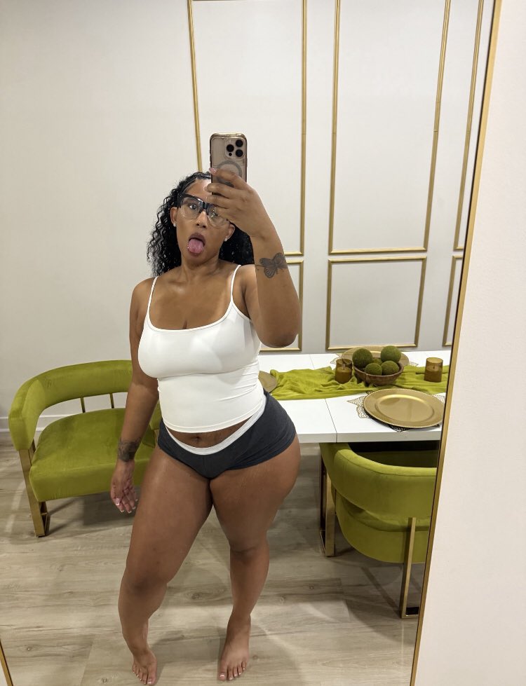 veraehp's tweet photo. Chocolate 🍫🥵❤️ https://t.co/xT66Wm4ExY