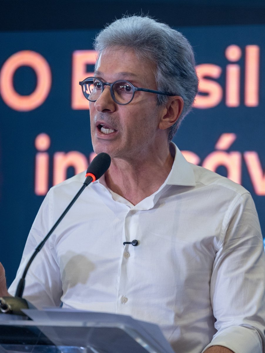 NP__Oficial's tweet photo. Romeu Zema avalia desistir de candidatura, informa a Folha de São Paulo https://t.co/U4RdXnAHgp