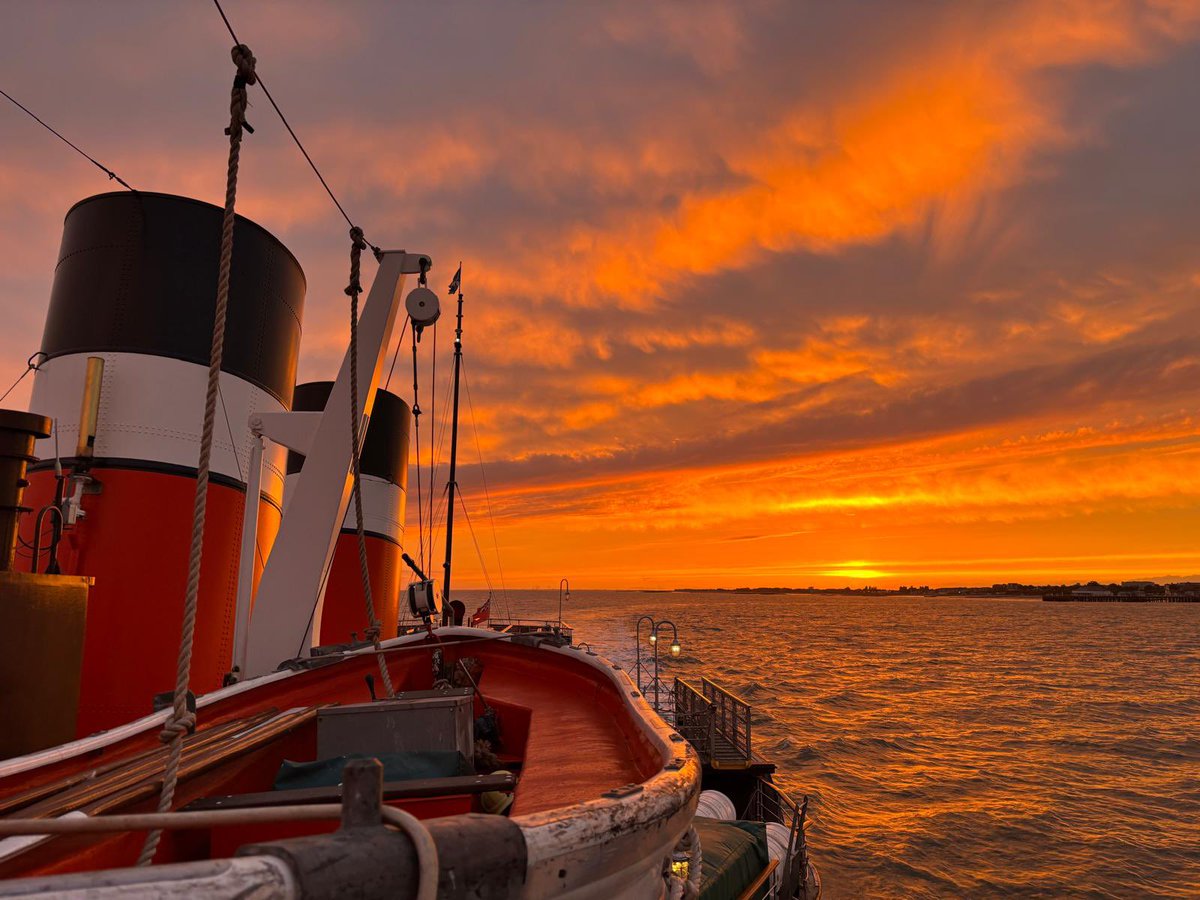 PS_Waverley's tweet photo. Check out these stunning sunset images taken from Waverley as she departed Clacton at the end of her cruise this evening (Monday 28th September) and set course for Ipswich. 

There are two further cruises from Clacton this year with tickets still available on Tuesday 6th October and Wednesday 7th October. 

📆 Tuesday 6th October - sail from Clacton at 1pm for an afternoon cruise passing the Port of Felixstowe and up the River Orwell. 

📆 Wednesday 7th October - sail from Clacton at 12:15pm for a cruise all the way to the Pool of London and under Tower Bridge TWICE! 

Book tickets online at https://t.co/aM97yLH0Mn and don’t miss your chance to sail on Waverley before her season comes to a close for 2026. 

CELEBRATING 80 YEARS OF WAVERLEY 

🚢❤️🤍🖤🌅

Clacton Pier