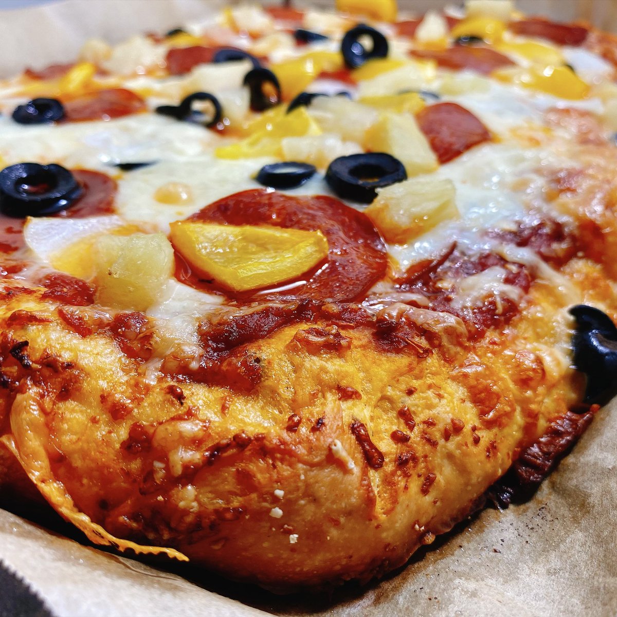 lemonmomcanada's tweet photo. Dinner for three - pizza night 🥰  We like pretty much any toppings, what do you guys like? https://t.co/g4QAKmwfgA
