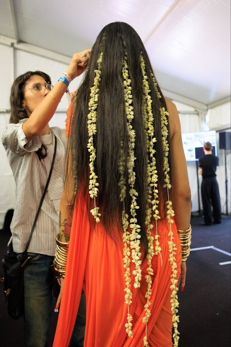 politicalscandy's tweet photo. jasmine hair @ Matières Fécales ss27 https://t.co/AYiA7BWk07
