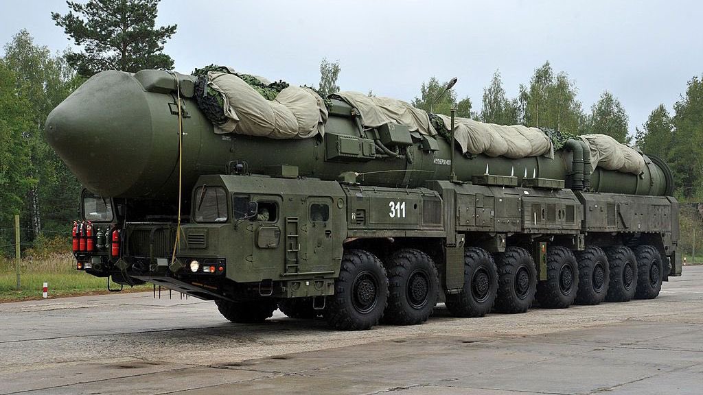 camille_moscow's tweet photo. 🇷🇺🇺🇦 L'Ukraine craint l'utilisation de "Oreshnik" : la Russie a fermé l'espace aérien au-dessus de "Kapustin Yar".

L'espace aérien au-dessus du site d'entraînement "Kapustin Yar", à partir duquel "Oreshnik" a été lancé dans le passé, est fermé du 28 septembre au 3 octobre, selon le système d'alerte aérienne NOTAM.

▪️Généralement, de tels avis sont diffusés avant le début des essais de missiles. Les médias ukrainiens supposent que "Oreshnik" pourrait être utilisé à nouveau, peut-être même sur Kiev.

Précédemment, Vladimir Poutine a déclaré que "Oreshnik" n'avait jamais été utilisé avec une ogive, et que tous ses lancements étaient des essais.