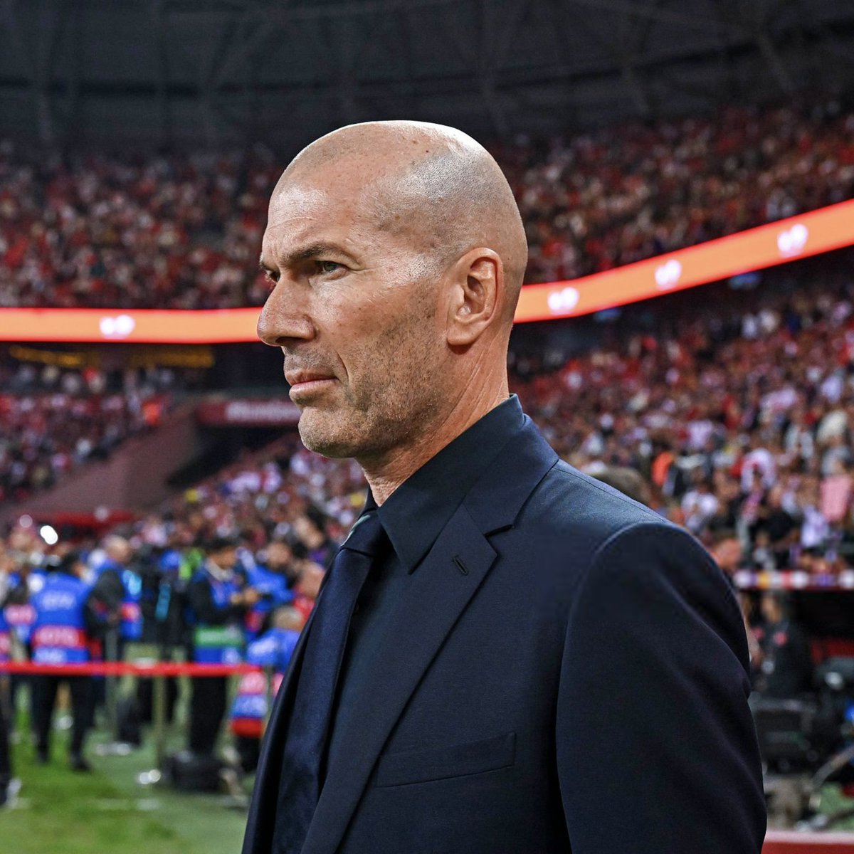 _BeFootball's tweet photo. 🚨 Zinédine Zidane 🇫🇷 sur Da Cunha 🎩🪄 : “c’est pas facile parce que c’est sa première sélection, et il a joué comme je voulais qu’il le fasse. IL L’A TRÈS BIEN FAIT.”

(@TF1) https://t.co/gSOfEwyc4v