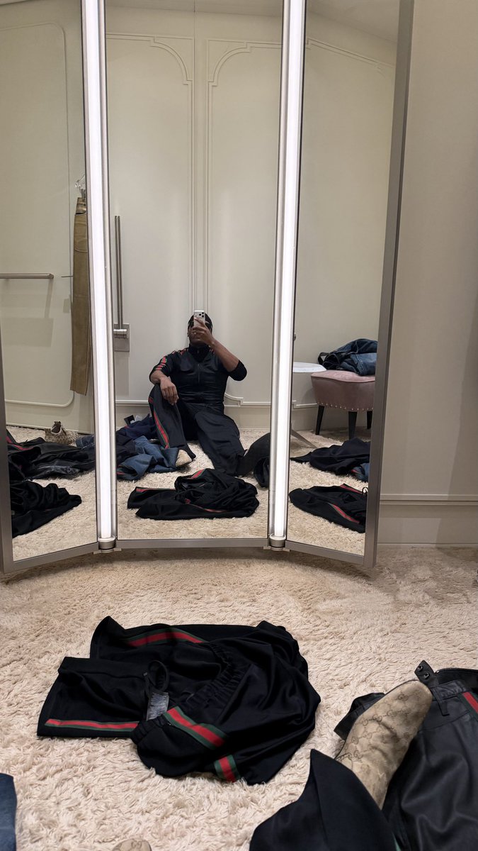 bigreayo's tweet photo. Bury me in GUCCI by Demna https://t.co/SlBXD96W9G