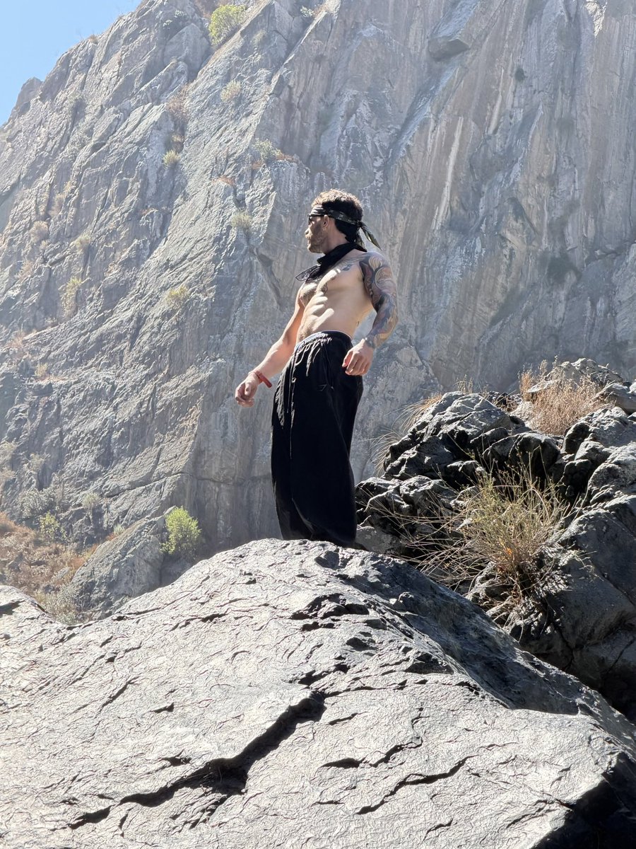 brknjoe's tweet photo. En la naturaleza, como en la novelas 🔥

#hiking #mexico #chacal #abdomen #naturaleza https://t.co/pWsAkYEkw5