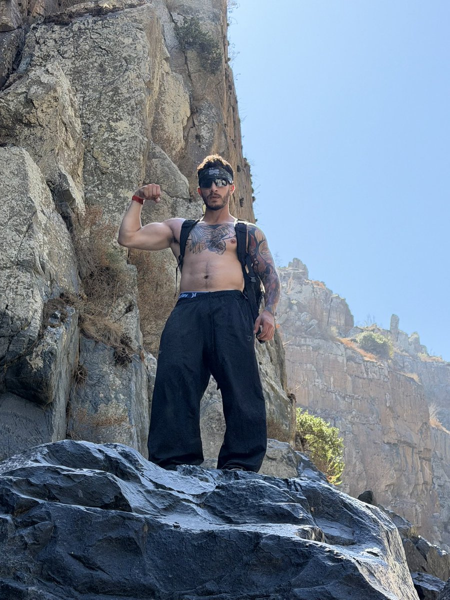 brknjoe's tweet photo. En la naturaleza, como en la novelas 🔥

#hiking #mexico #chacal #abdomen #naturaleza https://t.co/pWsAkYEkw5