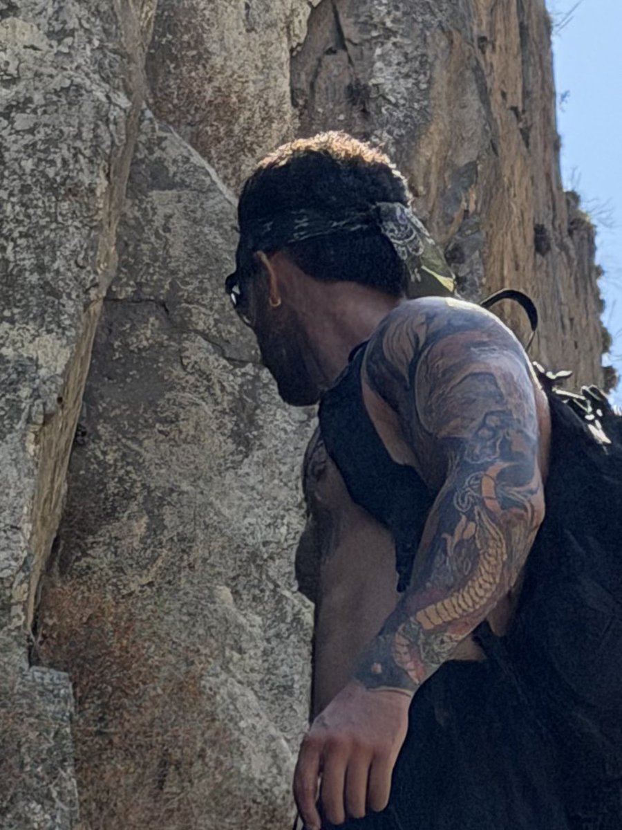 brknjoe's tweet photo. En la naturaleza, como en la novelas 🔥

#hiking #mexico #chacal #abdomen #naturaleza https://t.co/pWsAkYEkw5
