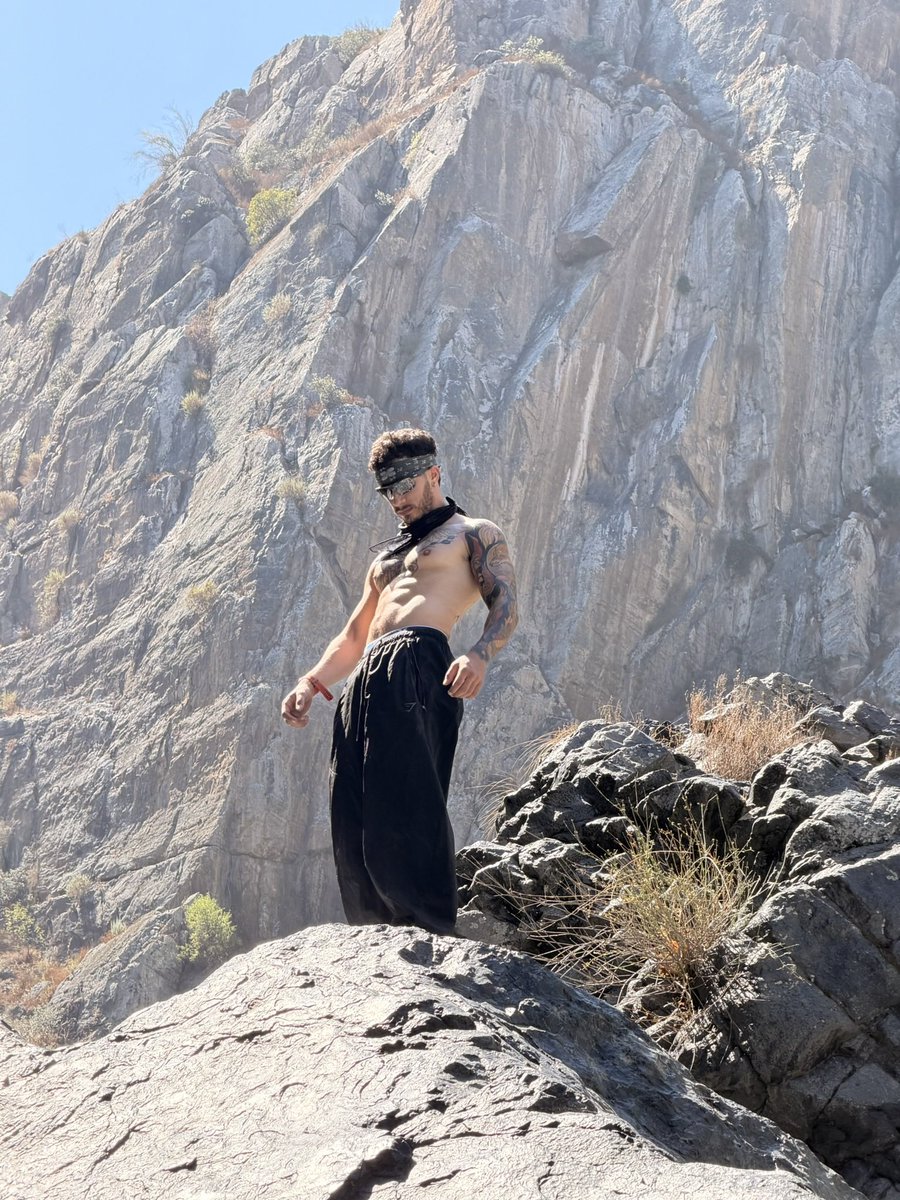 brknjoe's tweet photo. En la naturaleza, como en la novelas 🔥

#hiking #mexico #chacal #abdomen #naturaleza https://t.co/pWsAkYEkw5