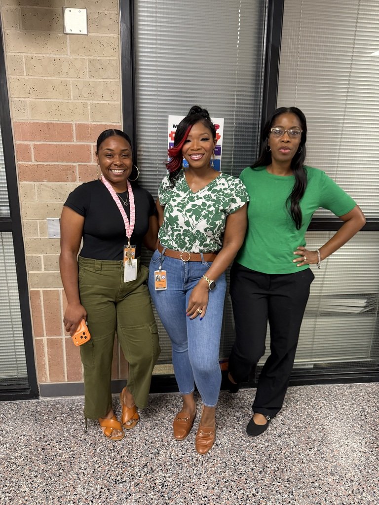 HumbleISD_HMS's tweet photo. 💚💛 We kicked off Start With Hello Week today! Our Wildcats wore green and yellow to promote kindness, inclusion, and the importance of making everyone feel welcome. Together, we can make sure no one feels alone!🐾
#StartWithHelloWeek #HMSWildcats #ChooseKindness #AboveAndBeyond https://t.co/OLPvMOvpaH
