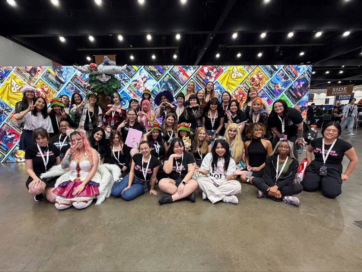 riftbaddies's tweet photo. #RQLA you were amazing 💖

this was our first time doing toploader decorating at such a huge event and we had 150+ people visit our table throughout the weekend to sit down, relax, and decorate 🥹🫶

huge thanks to @DimiccoDiana for making this happen for all the #riftbaddies! ✨ https://t.co/RcYBbMzXLU