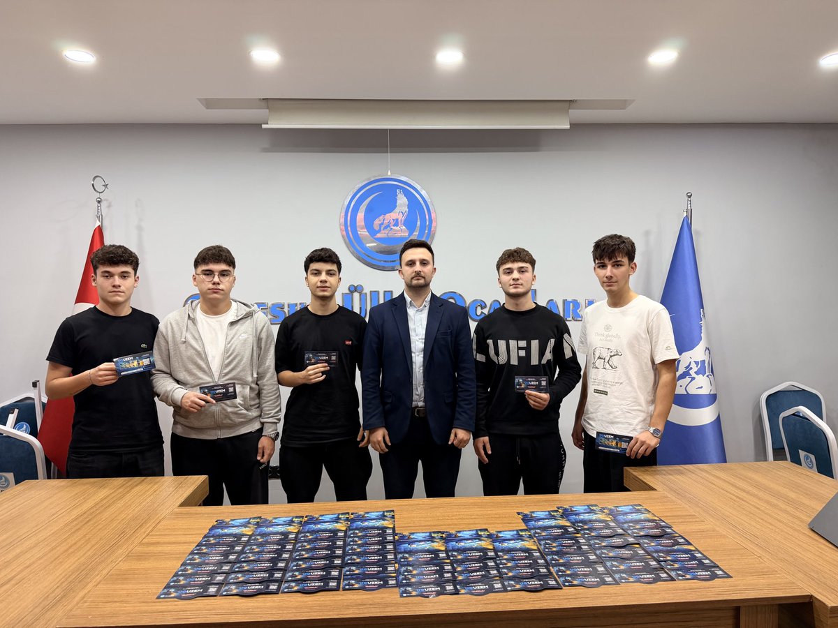 TurkesUmut's tweet photo. Ülkü Ocakları Eğitim ve Kültür Vakfı Genel Merkezimiz tarafından hazırlanan ÜOUZEM’i lise ve ortaöğretim öğrencilerimize tanıttık.

sınıftan 12. sınıfa kadar; 4K ders videoları, konu anlatımları ve online deneme sınavlarının yer aldığı eğitim platformumuz tamamen ücretsizdir. https://t.co/5Slop1ta4t