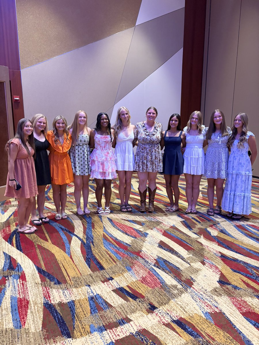 R_Campbell6's tweet photo. Thank you @EastCobbBullets for hosting us. I had such a good time and can’t wait to get the season started with this great organization and even better group of girls!! @ecbullets_gray https://t.co/uO8dXzKIQX