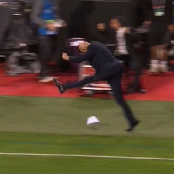 TouchlineX's tweet photo. 🚨🗣️ 𝗡𝗘𝗪: Zidane on his reaction to Olise's goal: 

"I just saw him completing some dribbles, and I said to myself 'he's going to score'."

"I WAS ALL IN WITH HIM!" https://t.co/9LKpoK2zHa