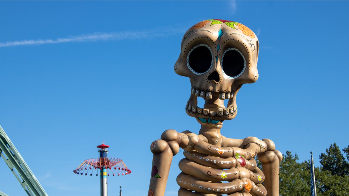 KingsIslandPR's tweet photo. This weekend was a WICKEDLY good time! 

Opening weekend ✅ 📸  Let's do it again this weekend starting with Halloween Haunt on October 1st! 

Check out our park calendar for operating hours this week 🔗 https://t.co/8RYeYloUce https://t.co/Hq3Oo5DLRO