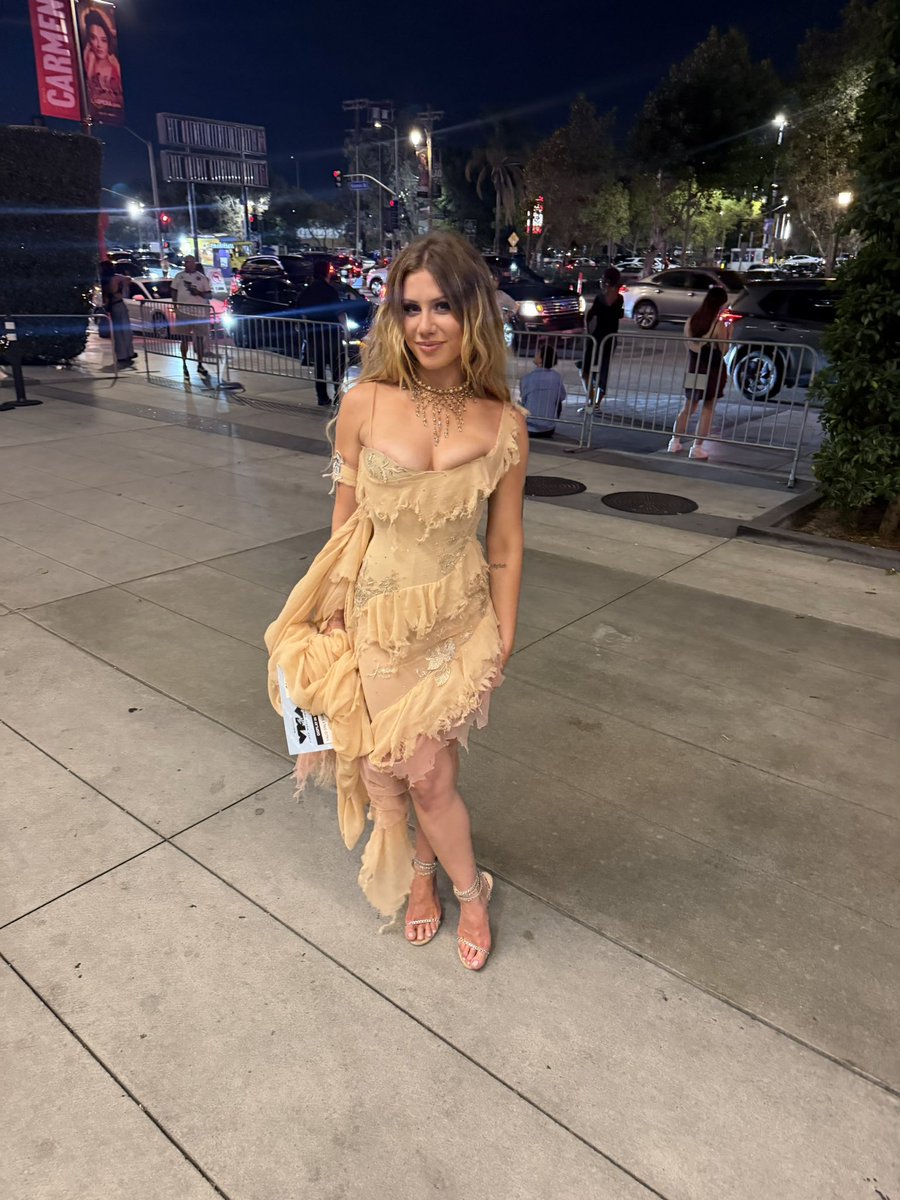 badboyfetish's tweet photo. met @slayyyter after the vmas 🤍 https://t.co/VwOWVxRfFx