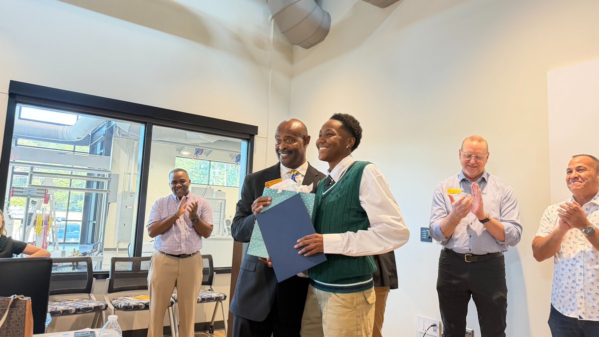 GeorgiaPower's tweet photo. Join us in congratulating these incredible graduates and all of the partners who helped make this life-changing program possible! 👏 https://t.co/vFObP6zvG4