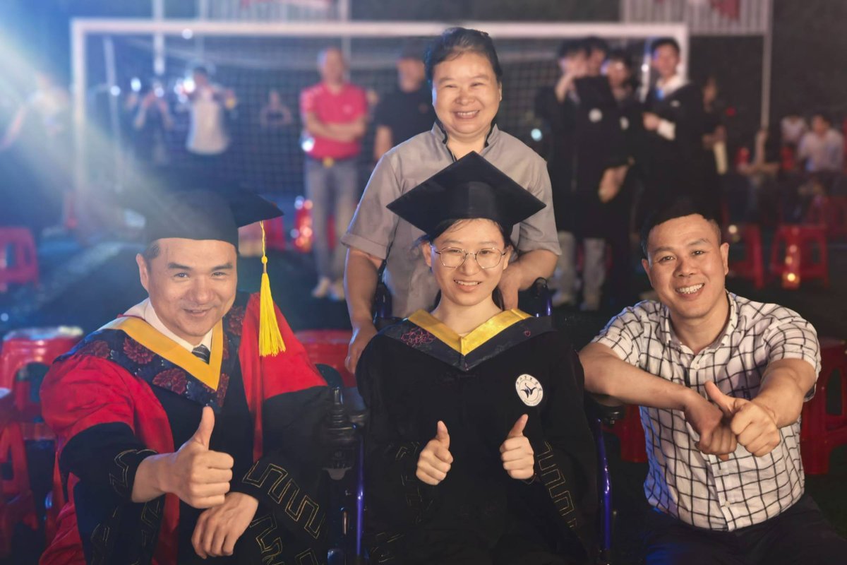 LaraCiampaias's tweet photo. Today marks the end of my college chapter, filled with late-night study sessions, laugh-until-we-cry moments and lessons that go beyond textbooks. Grateful for every person and memory. Cheers to the next adventure! https://t.co/EdGqyva4hE