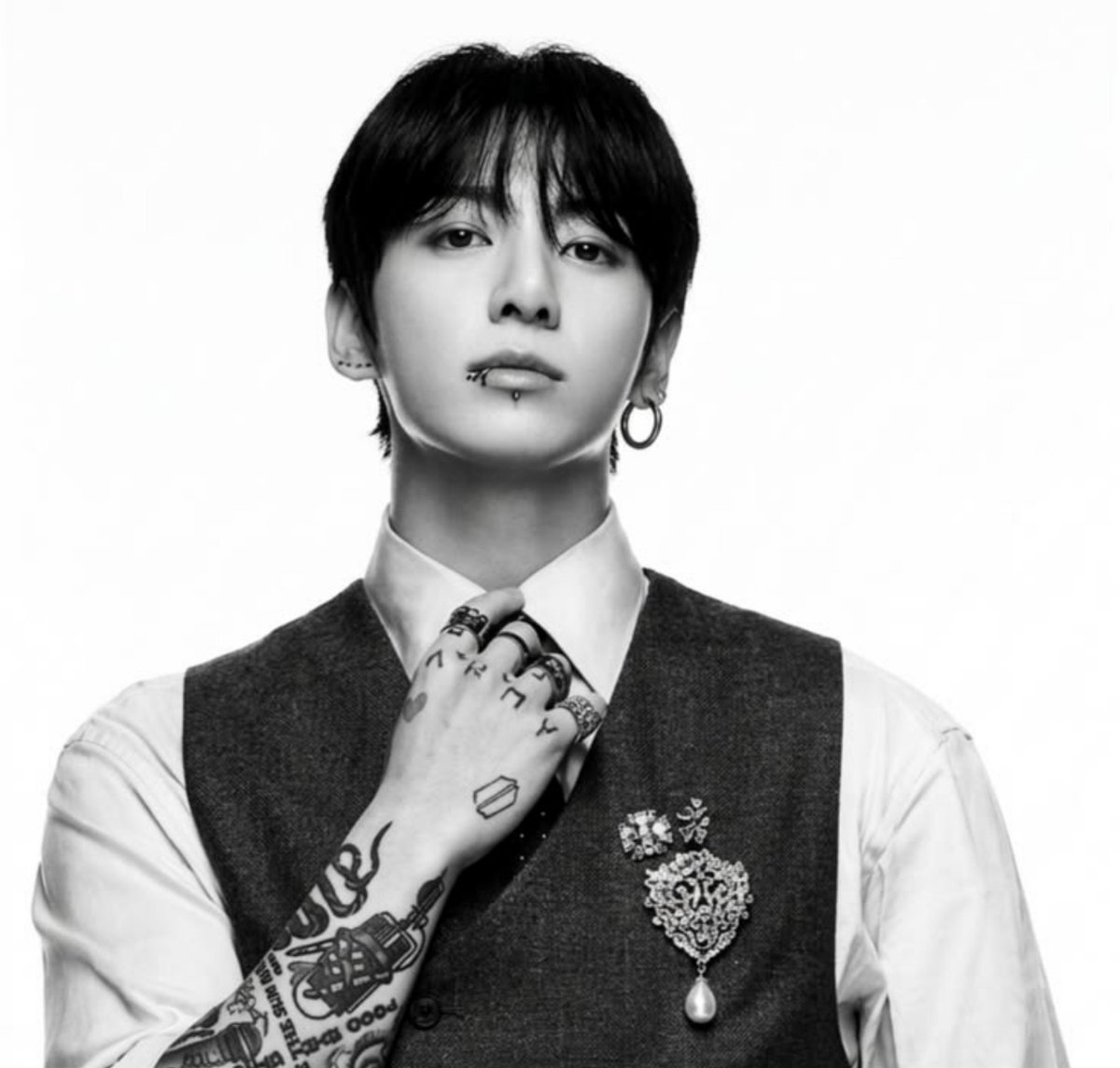 statistics_kpop's tweet photo. Most-followed K-pop soloists on Spotify:

1. V (22.2M).
2. Jung Kook (21.8M)
3. J-Hope (21.7M)
4. RM (19.6M)
5. Agust D (17.3M)
6. JENNIE (16.6M)
7. LISA (16.5M)
8. ROSÉ (16.2M)
9. Jimin (13.1M)
10. Jin (11.7M). https://t.co/HG7Y6lsf2L